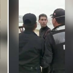 En latinoamérica también llegó la alarma: la policía se lleva por la fuerza a un surfista en la playa