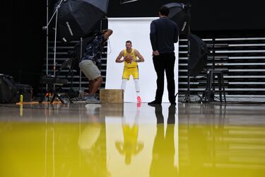 Luka Doncic durante la jornada de prensa de Los Angeles Lakers en el Centro de Entrenamiento de Salud de UCLA en El Segundo, California.