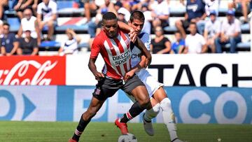 El delantero colombiano Juan Ferney Otero de Estudiantes de La Plata durante el partido ante Vélez Sarsfield por Superliga Argentina