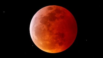 FILE PHOTO: A total lunar eclipse that is called a &#039;Super Blood Wolf Moon&#039; is seen from Encinitas, California, U.S., January 20, 2019.  REUTERS/Mike Blake/File Photo