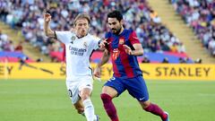 Soccer Football - LaLiga - FC Barcelona v Real Madrid - Estadi Olimpic Lluis Companys, Barcelona, Spain - October 28, 2023 Real Madrid's Luka Modric in action with FC Barcelona's Ilkay Gundogan REUTERS/Nacho Doce