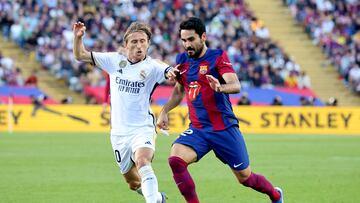 Soccer Football - LaLiga - FC Barcelona v Real Madrid - Estadi Olimpic Lluis Companys, Barcelona, Spain - October 28, 2023 Real Madrid's Luka Modric in action with FC Barcelona's Ilkay Gundogan REUTERS/Nacho Doce