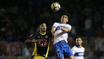 Futbol, San Luis vs Universidad Catolica.
 Undecima fecha, campeonato nacional 2018.
 El jugador de Universidad Catolica Raimundo Rebolledo, derecha, disputa el balon con Carlos Escobar de San Luis durante el partido de primera division en el estadio Luci