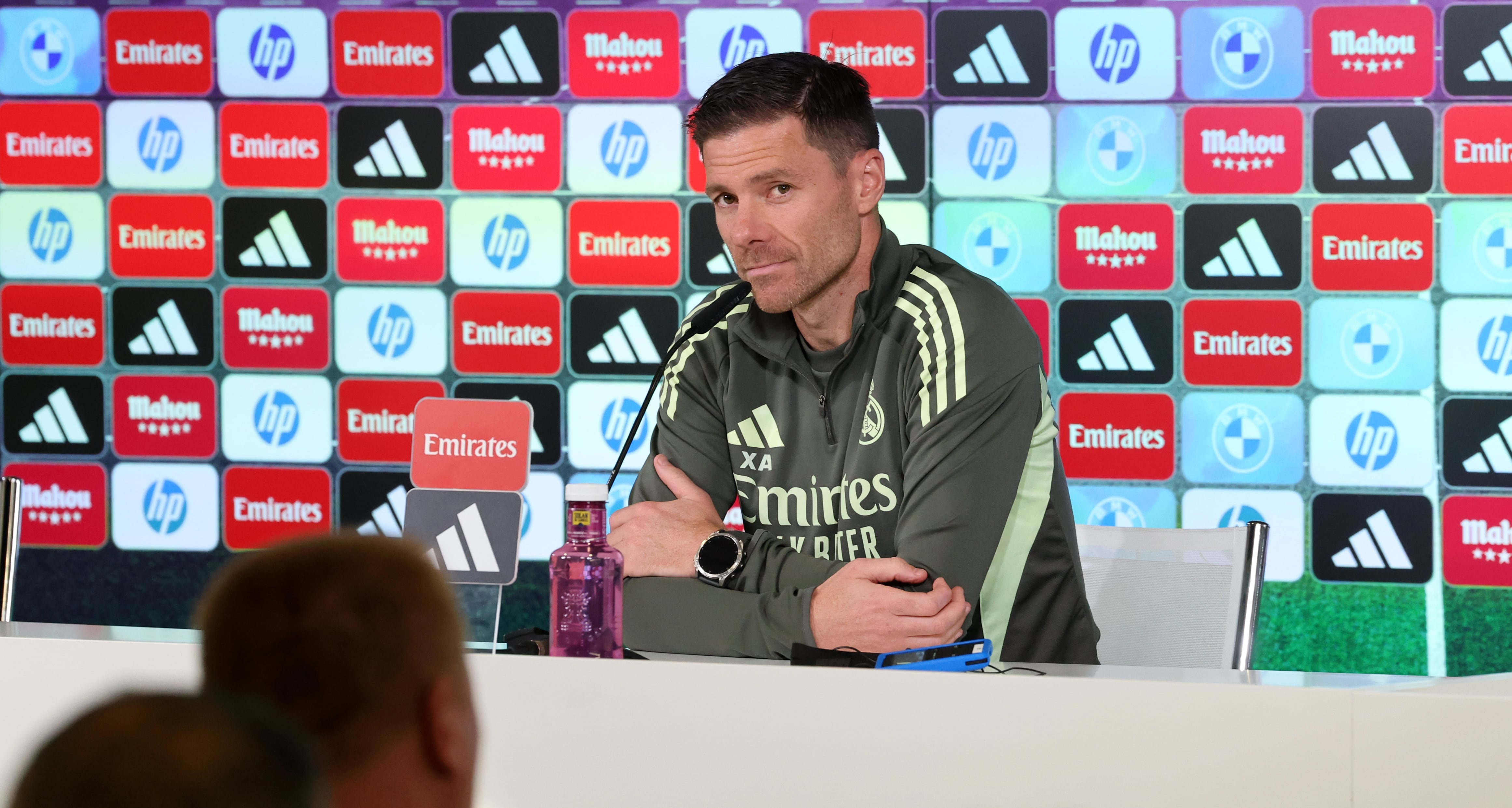 تشابي ألونسو يرفض التعليق على تصريحات لامين يامال قبل الكلاسيكو ويدعو للتركيز على المباراة