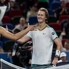 Korda y Hurkacz, primeros semifinalistas en Shanghái