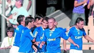 <b>UNA PIÑA. </b>Los jugadores azulinos están centrados única y exclusivamente en derrotar al Sporing. No piensan en otro resultado ante los asturianos.