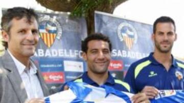 <b>PRESENTADOS. </b>Xavi Roca y Joan Soteras flanquearon ayer a Moha y Tortolero en su puesta de largo.