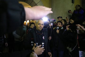 Los jugadores de la Roja recibieron el apoyo de los hinchas en la previa del amistoso ante Suecia.