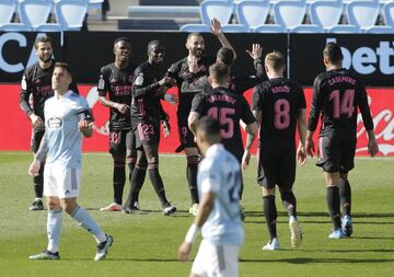 Celta de Vigo 0-2 Real Madrid | Robó Kroos el balón a Tapia en la frontal, le cedió la pelota a Karim y este batió a Iván Villar en el mano a mano.