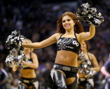 Espectáculo en Tejas en el primer partido de la final del Oeste.