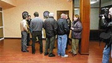 <b>EN MAREO</b>. Los empleados se reunieron en las instalaciones de Mareo para decidir las medidas a tomar ante el impago de lo que les deben.