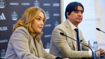 Marián Mouriño, presidenta del Celta, junto al director de fútbol del club vigués Marco Garcés, durante una rueda de prensa.