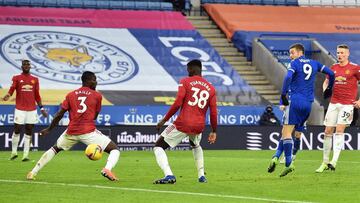 26 December 2020, England, Leicester: Leicester City&#039;s Jamie Vardy scores his side&#039;s second goal during the English Premier League soccer match between Leicester City and Manchester United at King Power Stadium. Photo: Glyn Kirk/PA Wire/dpa
 26/