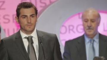 <b>EL CAPITÁN. </b>Casillas habló con Del Bosque escuchándole a su espalda.