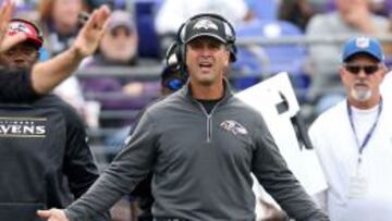 John Harbaugh, head coach de Baltimore Ravens, debe decidir si la afrontar el resto de la temporada pensando en llegar a Play-off o mirando al año 2016.