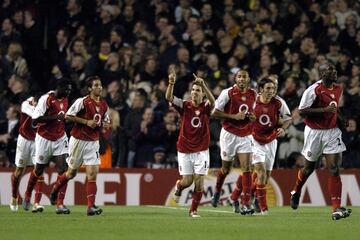 17 años y 218 días (Arsenal 5-1 Rosenborg, 07/12/04) 