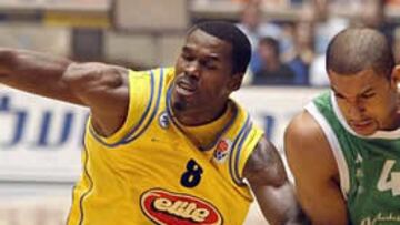 <b>EN LA EUROLIGA. </B>Marcus Goree ha intervenido en las dos últimas ediciones. En la foto, ante el Unicaja Málaga.