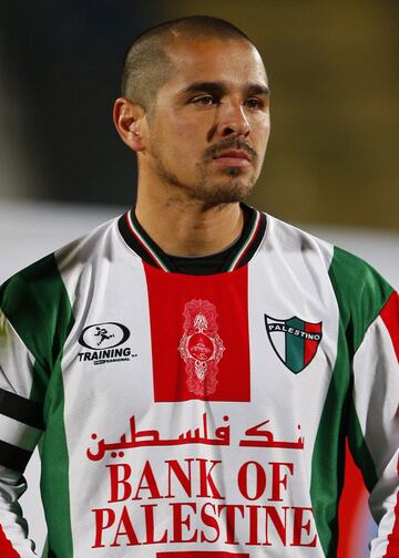 Héctor Tapia anunció su retiro el 2008 en Universidad Católica, pero después de un semestre regresa a jugar todo el 2009 por Palestino. 
