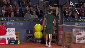 Esto sobra, Tsitsipas: fue tan feo y antideportivo que Alcaraz se le quedó 5" mirando desafiante
