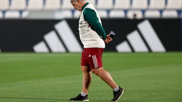 Gerardo Martino, entrenador de la Selección Mexicana de Fútbol, durante un entrenamiento en Al Khor, Qatar.