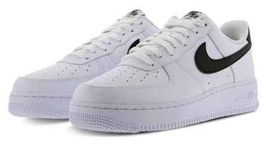 Zapatillas por menos de 100 euros para acertar en los regalos de Navidad