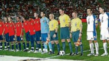 España consiguió su primera victoria en su camino hacia el Mundial 2010