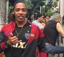 El doble oficial de Ronaldinho que idolatra a Lionel Messi