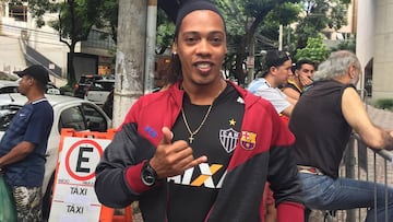 Se llama Robinson y desde que el crack apareció en Gremio fue comparado con él. Ama a Messi al punto que desea que el capitán argentino gane la Copa América.