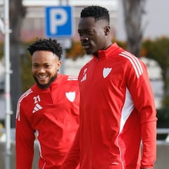 Akor Adams y Ejuke, entre el ejemplo y el riesgo de lesión