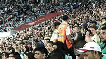 La seguridad del estadio de Sochi expulsó a dos seguidores aztecas por gritos ofensivos durante el juego entre la Selección Mexicana y Nueva Zelanda.