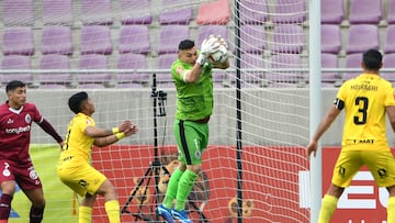 Futbol, Deportes La Serena vs San Luis.
Fecha 23, campeonato Ascenso 2024.
El jugador de Deportes La Serena Eryin Sanhueza controla el balon durante el partido de primera division B contra San Luis disputado en el estadio La Portada en La Serena, Chile.
25/08/2024
Alejandro Pizarro Ubilla/Photosport
Football, Deportes La Serena vs San Luis.
Date 23, Ascenso 2024 Championship.
Deportes La Serena's player Eryin Sanhueza controls the ball during the first division B match against San Luis played at the La Portada stadium in La Serena, Chile.
25/08/2024
Alejandro Pizarro Ubilla/Photosport