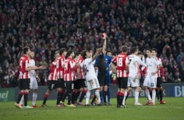 Cristiano Ronaldo vió la tarjeta roja en el Athletic de Bilbao-Real Madrid por un manotazo a Carlos Gurpegi. (02/02/14)  