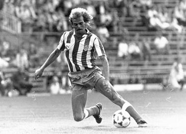 El Atlético lo fichó del Botafogo por 100 millones de pesetas (600.000 euros) y fue la última contratación de quien fuera gran presidente del Atlético, Vicente Calderón. Alemano sólo jugó una temporada entera en el Atlético (87-88) y cuatro partidos de la anterior. Jugó 39 encuentros y marcó seis goles. Pero dejó una imprenta de jugador importante, con una capacidad de liderazgo increíble y una gran clase. Llegó a ser considerado esa temporada como el mejor extranjero del fútbol español. Disputó los Mundiales de 1986 y 1990. La llegada de Jesús Gil a la presidencia supuso su salida del club. Se fue al Nápoles.