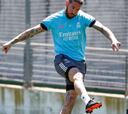 Ramos trabaja en el césped y Varane se reintegra al grupo