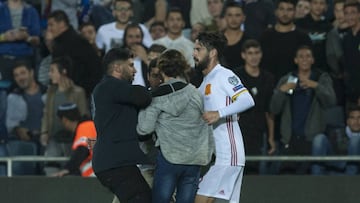 RFEF: Isco no corrió peligro por los hinchas que saltaron al césped