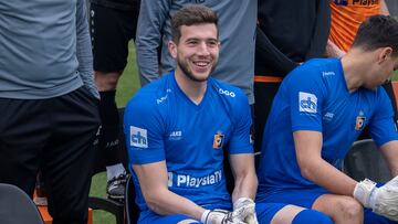 El español Nacho Miras, portero del Deinze de la Segunda División de Bélgica.