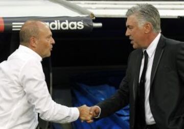 Real Madrid - Betis. Saludo de Carlo Ancelotti y Pepe Mel.