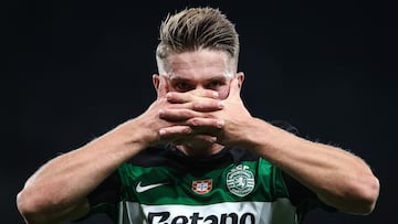 Viktor Gyokeres celebra un gol.