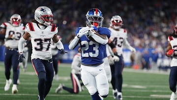 EAST RUTHERFORD, NEW JERSEY - AUGUST 21: Jonathan Ward #23 of the New York Giants scores a touchdown against the New England Patriots during their NFL Preseason game at MetLife Stadium on August 21, 2025 in East Rutherford, New Jersey. Al Bello/Getty Images/AFP (Photo by AL BELLO / GETTY IMAGES NORTH AMERICA / Getty Images via AFP)