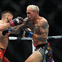 Las claves de la victoria de Ilia Topuria ante Charles Oliveira