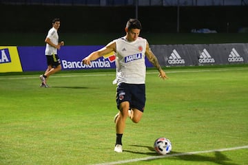 Colombia entrenó por última vez en la sede deportiva de Barranquilla antes de enfrentar este viernes a Venezuela por la primera fecha de las eliminatorias. Carlos Queiroz ultimó detalles tácticos para el partido y se vio a todos los jugadores bastante activos. Probaron definición, centros y defensa durante la jornada. 