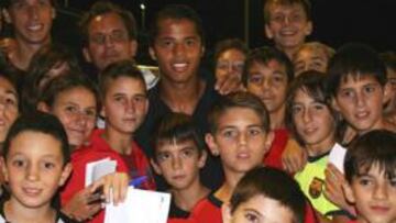 <b>ACLAMADO. </b>Giovani, ayer, en la presentación de una peña mallorquinista en Porto Cristo.