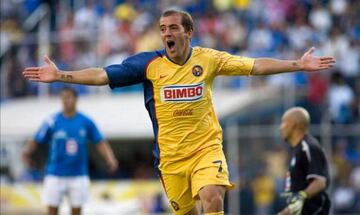 Llegó a México con el cartel de ser el hermano de Gonzalo Higuaín pero en el América no demostró mucho. En 2007 fichó por las Águilas y sólo disputó 13 partidos.