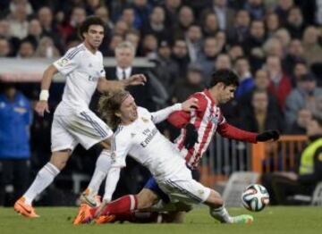 Modric con Diego Costa.