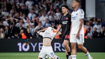 FC Copenhagen's Mexican defender #13 Rodrigo Huescas (L) reacts on the ground after the UEFA Champions League league phase day 1 football match between FC Copenhagen and Bayer Leverkusen in Copenhagen, Denmark, on September 18, 2025. (Photo by Sebastian Elias Uth / Ritzau Scanpix / AFP) / Denmark OUT