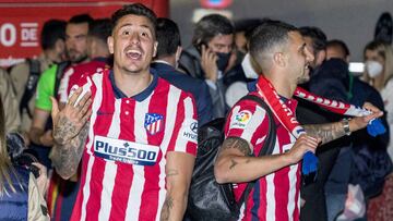 Giménez, en la llegada del Atlético a Madrid después de conquistar LaLiga en Valladolid.