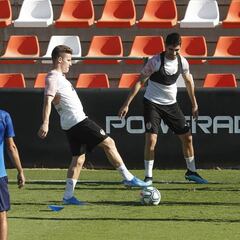 La vuelta de Carlos Soler abre el abanico de opciones a Celades