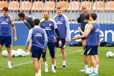 Hancko y Sorloth, refuerzos ante Athletic... y Arsenal