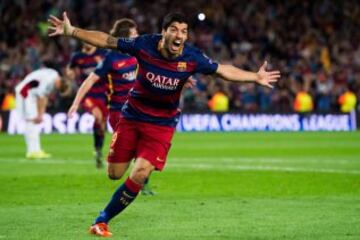 Alegría de Luis Suarez después de anotar el 2-1 para el Barcelona.