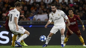 Marcos Llorente se hace con el esférico en el duelo ante la Roma.